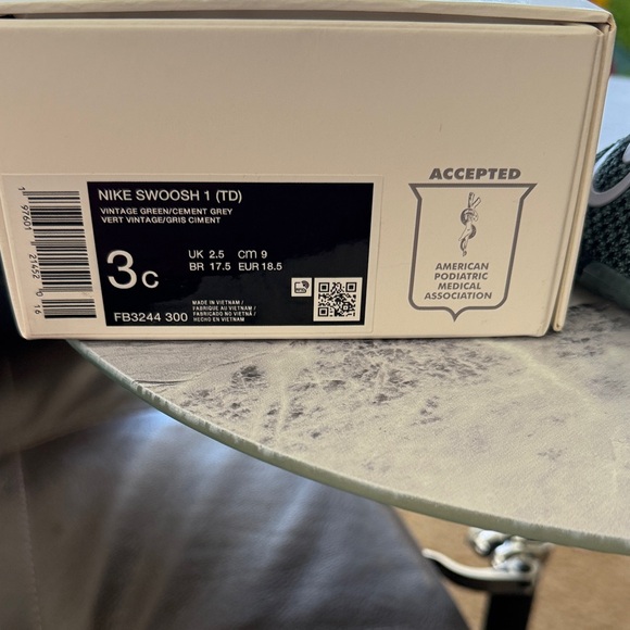 Nike Swoosh 1 (TD) Kids' Green & Cement Grey. Sneakers. Size 3c - Picture 8 of 12